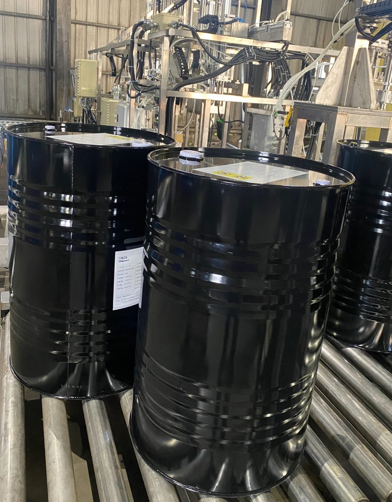 Drums staged on the filling-line conveyor at CFI